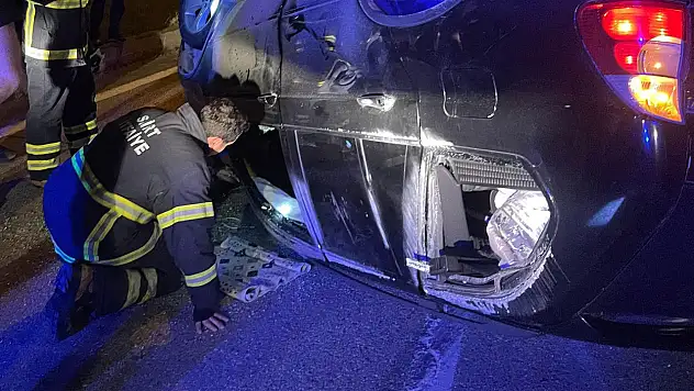 Siirt'te Işıklandırma Sistemi Olmayan Çevreyolu Kavşağında Ambulans ve Otomobil Çarpıştı: 4 Yaralı