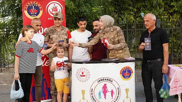 Siirt'te Jandarmadan Şiddete Karşı Bilgilendirme Etkinliği