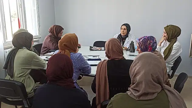 Siirt'te kadınlara sağlıklı evlilik için önemli tavsiyeler verildi