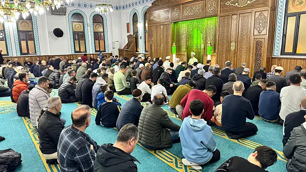 Siirt'te Kadir Gecesi mevlid ve Kuran-ı Kerim hediyesiyle taçlandı