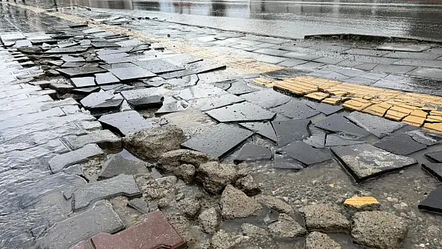 Siirt'te Kaldırım Sorunu Tepki Çekti: Engelli Geçişleri Kullanılamaz Hale Geldi