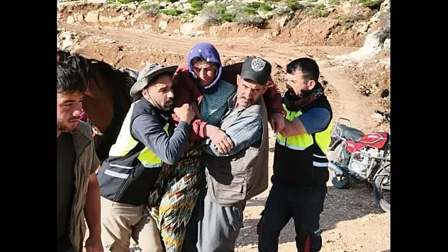 Siirt'te Kalp Krizi Geçiren Kadın Katırla Ambulansa Ulaştırıldı