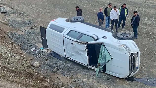 Siirt'te Kamyonet Şarampole Yuvarlandı: Sürücü Yara Almadan Kurtuldu