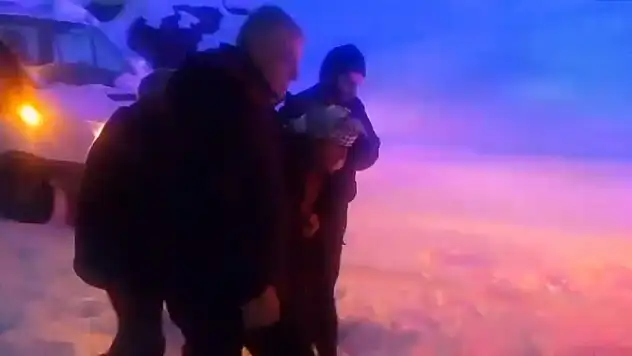 Siirt'te kar engelini ekipler aştı: Şirvan Daltepe Köyü'nde fenalaşan hasta kurtarıldı