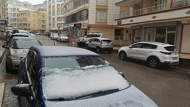 Siirt'te kar sürprizi: Sabah saatlerinde etkili oldu