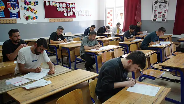 Siirt'te Kitap Okuma Seferberliği: Binlerce Öğrenci, Veli ve Öğretmen Yarışmada Buluştu