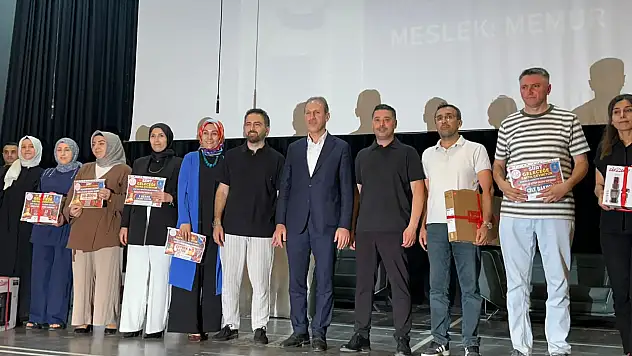 Siirt'te Kitap Okuma Yarışmasının Ödül Töreni Yoğun Katılımla Gerçekleştirildi