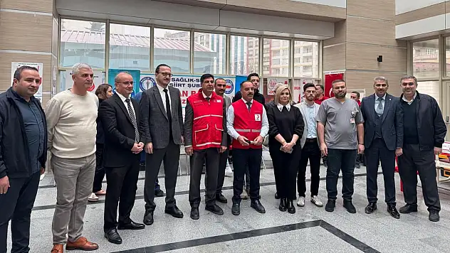 Siirt'te Kızılay ve Sağlık-Sen İş Birliğiyle Kan Bağışı Etkinliği Gerçekleştirildi