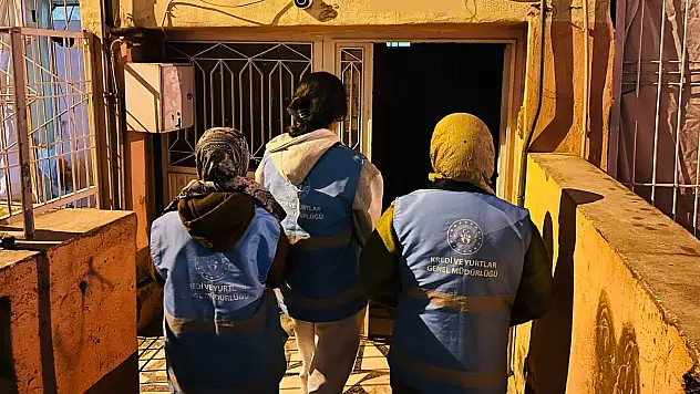 Siirt'te ''Komşum Projesi'' Sürüyor: Öğrenciler Her Akşam Kapı Kapı Umut Taşıyor