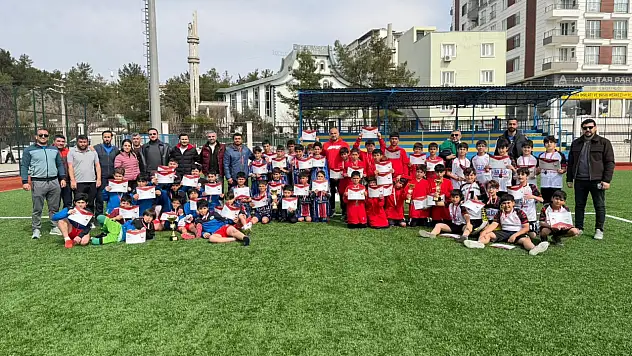 Siirt'te Küçük Erkekler Futbol Müsabakalarında Dereceye Giren Takımlar Belli Oldu