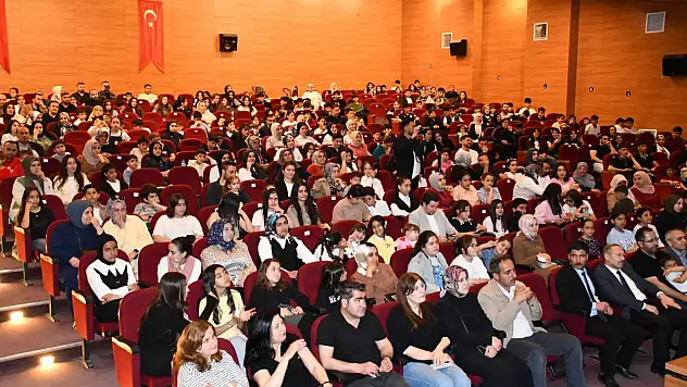 Siirt'te Kültür ve Sanat Gecesine Yoğun İlgi
