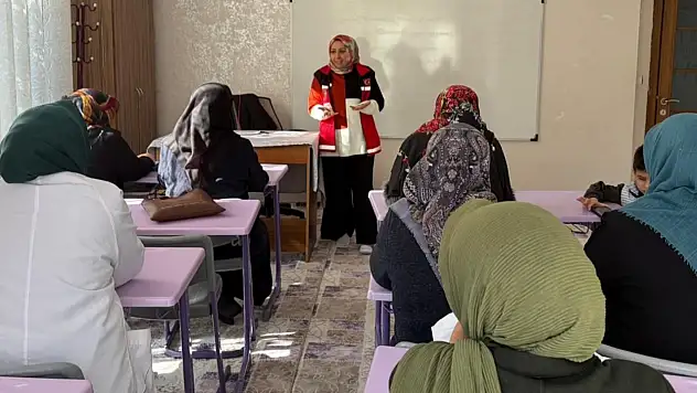 Siirt'te Kur'an Kursu Kursiyerlerine Aile Eğitimi Verildi
