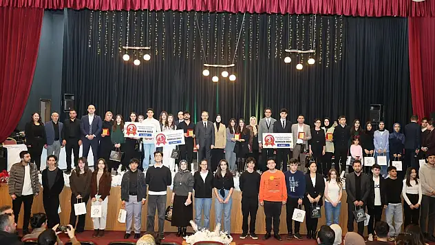Siirt'te Liselilerden Şiir Yarışması Finali ve Türkü Dinletisi! İşte Yarışmayı Kazanan İsimler