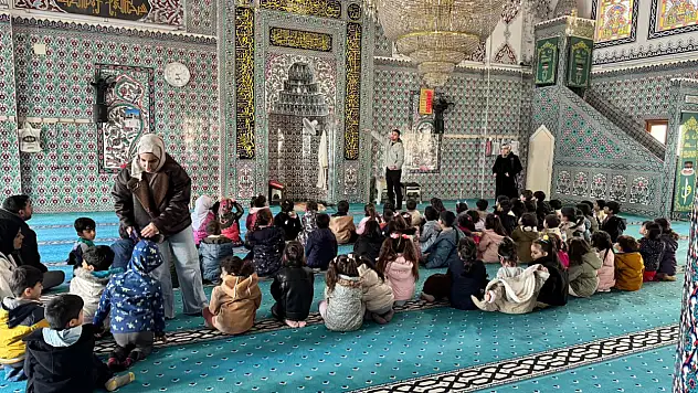 Siirt'te 'Mahallemizi Tanıyalım' etkinliği: Minikler camiyi gezdi