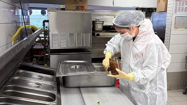 Siirt'te Market ve Gıda İşletmelerinden Alınan Numuneler Laboratuvara Gönderildi