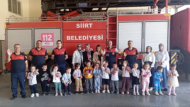 Siirt'te Minik Öğrencilerden İtfaiye Haftası Etkinliği
