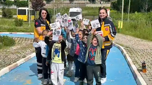 Siirt'te Miniklere Trafik Eğitimi: 'Fermuar Sistemi' Anlatıldı