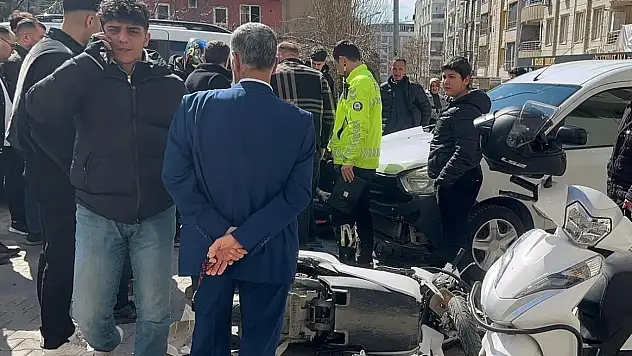 Siirt'te Motosiklet ile Hafif Ticari Araç Çarpıştı: 1 Yaralı