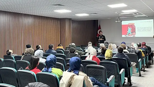 Siirt'te narkotik ekiplerinden sağlık çalışanlarına bağımlılıkla mücadele eğitimi