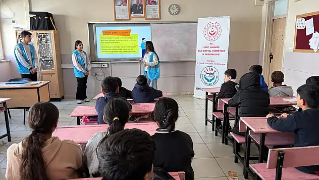 Siirt'te öğrencilere çocuk hakları ve akran zorbalığı eğitimi verildi