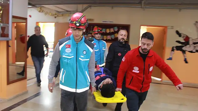 Siirt'te Öğrencilere Deprem ve Yangın Tatbikatı