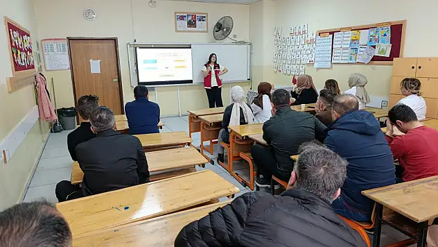 Siirt'te öğretmenlere koruyucu aile eğitimi verildi