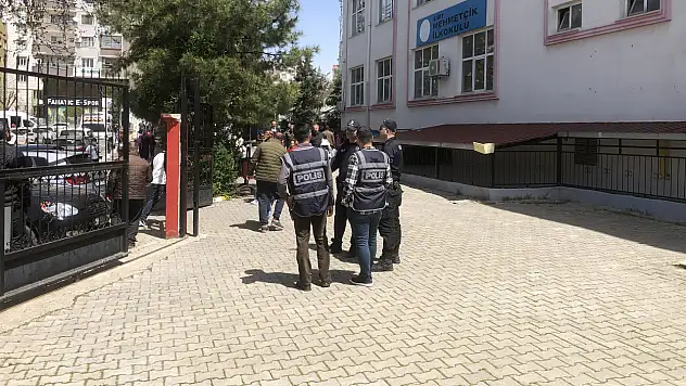 Siirt'te Okul Çevrelerinde Güvenlik Alarmı: Polis Denetimleri Artırıldı