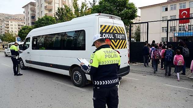 Siirt'te Okul Servislerine Sıkı Denetim: Kurallara Uymayanlara Ağır Cezalar Kesilmeye Başlandı