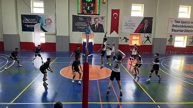 Siirt'te Okul Sporları Voleybol Gençler Grup Yarışmaları tamamlandı