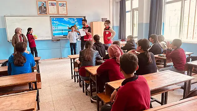 Siirt'te Okullarda Akran Zorbalığı Eğitimi Verildi