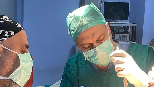 Siirt'te Ortopedi ve Travmatoloji Uzmanı Dr. Eyyüp Çetiner'den diz protezi ameliyatlarında başarılı sonuçlar