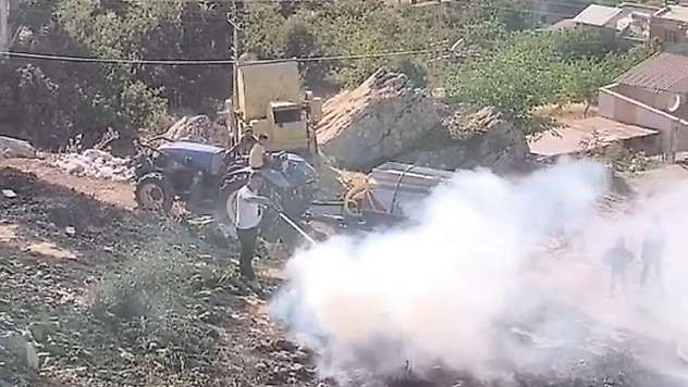 Siirt'te Otluk Alanda Çıkan Yangın Köylülerin Tankerlerle Müdahalesiyle Söndürüldü
