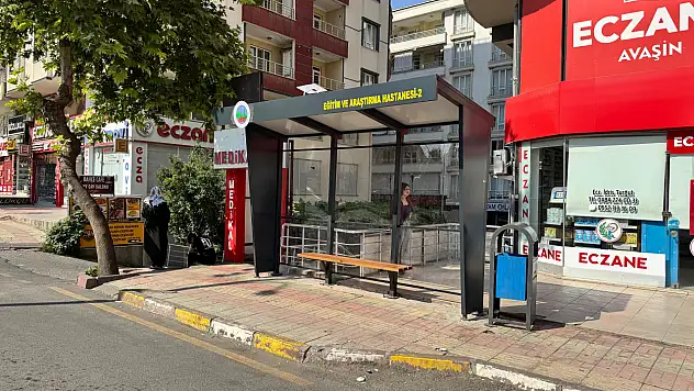 Siirt'te Otobüs Durakları Yenileniyor: Yeni Duraklar Belediye Atölyelerinde Üretiliyor