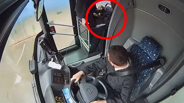 Siirt'te Otobüste Fenalaşan 16 Yaşındaki Hilal'i Şoför Hastaneye Yetiştirdi