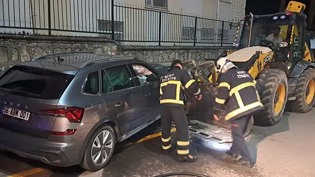 Siirt'te Otomobil ile Kepçe Çarpıştı: 5 Kişi Yaralandı