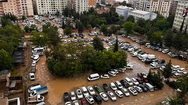 Siirt'te Otopark Çilesi: Eski Okul Alanları Çamur Deryasına Döndü