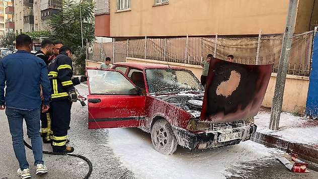 Siirt'te Park Halindeki Otomobilde Yangın Çıktı