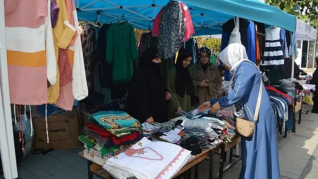 Siirt'te Peygamber Sevdalıları Derneği Yetimler ve İhtiyaç Sahipleri İçin Kermes Düzenliyor