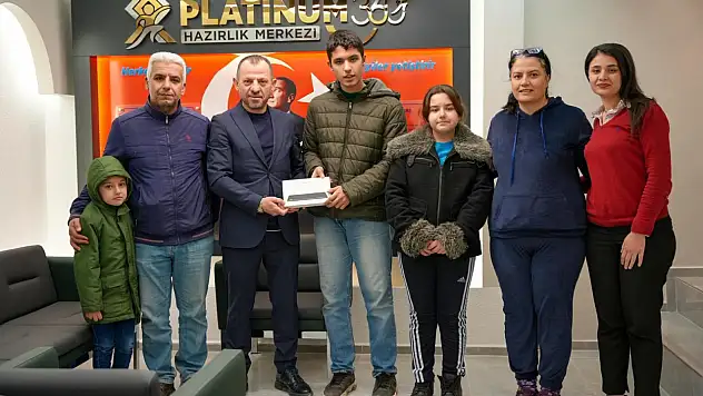 Siirt'te Platinum 360 bursluluk sınavı birincisi Mustafa Varna oldu