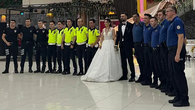Siirt'te Polis Çiftin Düğününe Meslektaşları Damga Vurdu