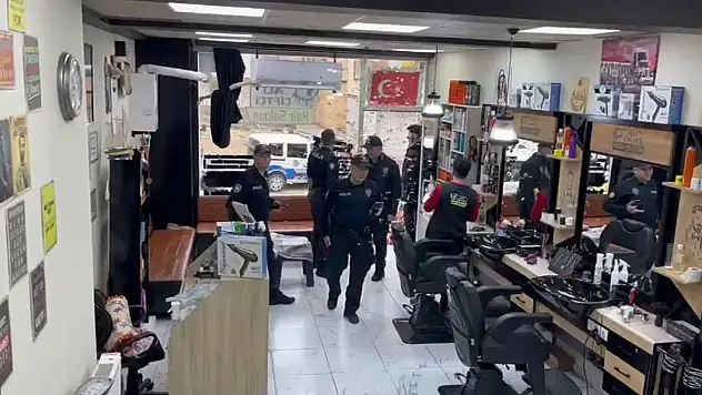 Siirt'te Polis Haftası'nda Anlamlı Sürpriz: Kavga İhbarına Giden Ekipler Pasta ile Karşılandı