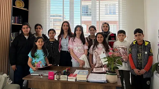 Siirt'te Psikologlar Günü'nde Çocuklar Psikologluk Mesleğini Yerinde Tanıdı