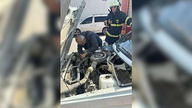 Siirt'te Rus Pazarı önünde araç yangını