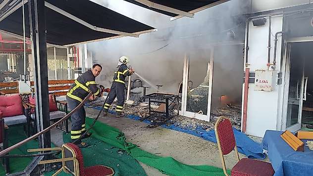 Siirt'te Sabah Saatlerinde Korkutan Yangın: Çıkan Yangında Kafe Kullanılamaz Hale Geldi