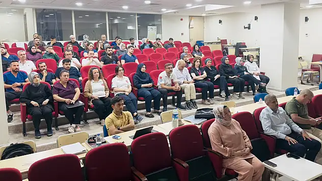 Siirt'te Sağlık Çalışanlarına Yönelik 'Yatağa Bağımlı Hasta Bakımı ve Miyazis Yönetimi' Eğitimi