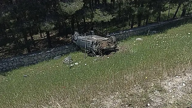 Siirt'te Şarampole Uçan Araç Hurdaya Döndü: Sürücü Burnu Bile Kanamadan Kurtuldu