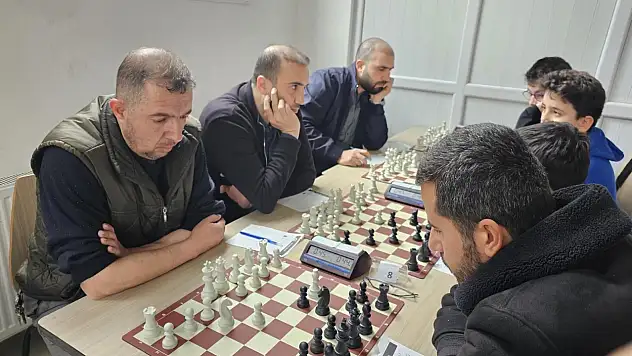 Siirt'te Satranç Turnuvasında Dereceye Girenler Belli Oldu