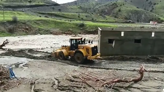 Siirt'te Sel Felaketi Sonrası Harekete Geçildi: İl Özel İdaresi Suyun Yönünü Değiştirdi