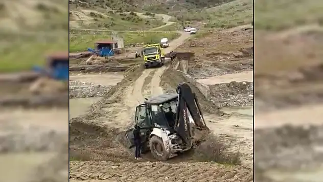 Siirt'te selin yıktığı köprü yeniden ulaşıma açıldı