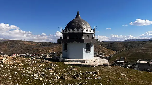 Siirt'te Şeyh Türki Türbesi ve Tepesi Bakımsızlığa Terk Edildi